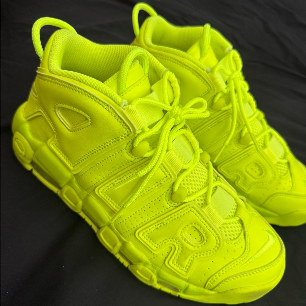 Air More Uptempo '96 Men's Volt Yellow Size 9.5 With Box
